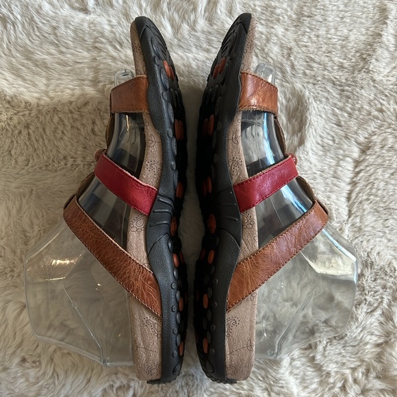 Prize 3 Harvest Multicolour Leather Slide Sandal
by Taos Size 9 - Picture 5 of 8